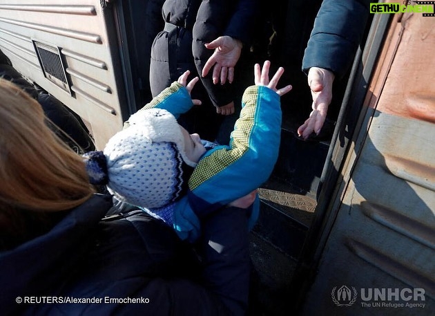 Gugu Mbatha-Raw Instagram - I am proud to stand with UNHCR and their life-saving work in Ukraine. 💙 UNHCR (@Refugees) staff remain in Ukraine, staying and delivering. Fighting has already forced people to flee their homes and families are in urgent need of shelter and emergency aid. Please donate now by heading to the link in my bio. #Ukraine #Refugees #UNHCR