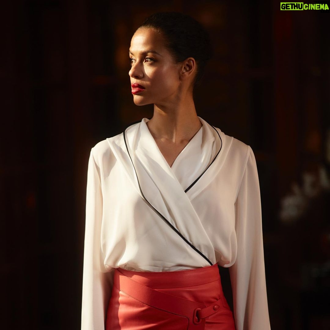 Gugu Mbatha-Raw Instagram - Iโm honoured to be part of @giorgioarmani Crossroads Season Two, a special project in collaboration with many talented women from all over the world. During the interview I had the opportunity to talk about some of my career-defining moments so far, the power of theatre and the importance of listening to your instincts. ๐ #GiorgioArmaniCrossroads #GuguMbathaRaw @giorgioarmani London, United Kingdom