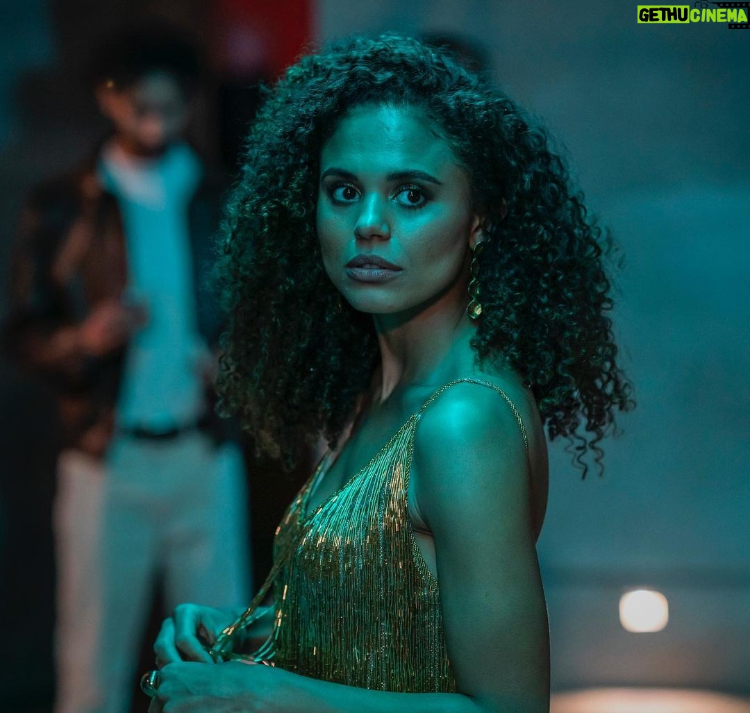 Gugu Mbatha-Raw Instagram - @jessicakate_plummer Appreciation post!!! 💗💗💗 A joy to tag team with the luminous Jessica Plummer as Jane and Emma in The Girl Before. 👉🏽 sharing some images from her brilliant performance! Catch all episodes on @bbciplayer now! #TheGirlBefore #42 #bestdopplegangerever 👭🏽