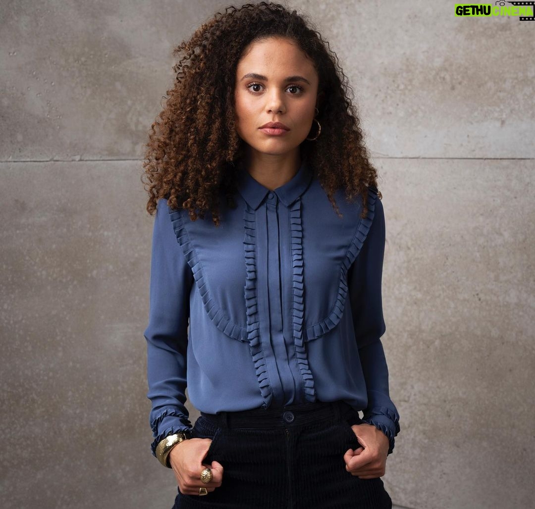 Gugu Mbatha-Raw Instagram - @jessicakate_plummer Appreciation post!!! 💗💗💗 A joy to tag team with the luminous Jessica Plummer as Jane and Emma in The Girl Before. 👉🏽 sharing some images from her brilliant performance! Catch all episodes on @bbciplayer now! #TheGirlBefore #42 #bestdopplegangerever 👭🏽