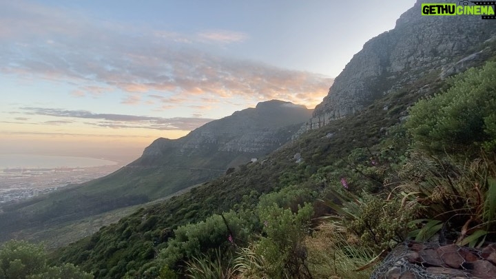Gugu Mbatha-Raw Instagram - It’s a new Dawn, it’s a new day… ✨✨✨ Table Mountain. Feels good to be back ❤️ #sunrise #nature #awe Cape Town, South Africa