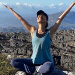 Gugu Mbatha-Raw Instagram - It’s a new Dawn, it’s a new day… ✨✨✨ Table Mountain. Feels good to be back ❤️ #sunrise #nature #awe Cape Town, South Africa
