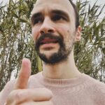 Guilherme Moura Instagram - Estamos assim, velho, careca e desempregado. Obrigado 2023! Top 3 pior ano da minha vida. Família é o que me salva.