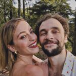 Guilherme Moura Instagram - Olá. Queria agradecer a todos os que tiveram paciência e esperaram quase um ano por uma nova publicação! Pode ser que para a próxima demore apenas seis meses. Retrospectiva do ano que passou em três fotografias: 1 - Continua a ser quem mais amo e a mais linda. 2 - Tenho a família, também, mais linda e incrível. 3 - Sou linde.