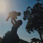 Guilherme Moura Instagram - Olá. Queria agradecer a todos os que tiveram paciência e esperaram quase um ano por uma nova publicação! Pode ser que para a próxima demore apenas seis meses. Retrospectiva do ano que passou em três fotografias: 1 - Continua a ser quem mais amo e a mais linda. 2 - Tenho a família, também, mais linda e incrível. 3 - Sou linde.