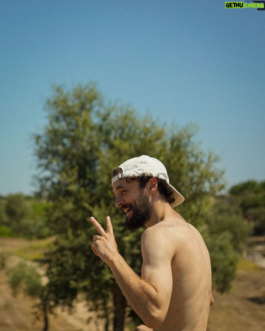 Guilherme Moura Instagram - Nota-se muito que ando a malhar?? Tou gigante!