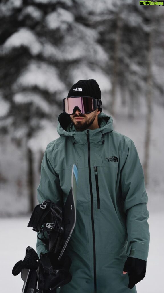 Guillaume St-Amand Instagram - Une des choses que Cam et moi avons en commun, c’est notre amour pour le plein air et les sports d’hiver. C’était inévitable qu’on s’équipe encore une fois cette année chez @sportsexperts parce qu’on adore toujours leur sélection de produits, autant dans les vêtements que l’équipement de sport. Que tu fasses du ski alpin, du snow, du touring ou du ski de fond, rendez-vous dans un Sports Experts pour vivre l’expérience complète grâce aux conseillers sur place. Sur ce, bonne saison! #pub Sainte-Adèle, Quebec
