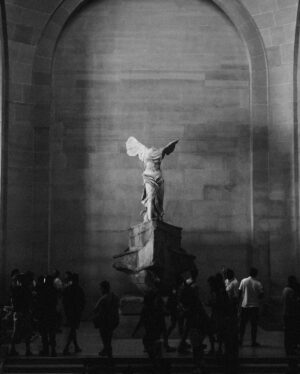Guillaume St-Amand Instagram - Le Louvre, les gens, moi et mon iPhone.

#shotoniphone #louvremuseum #paris #explorefrance #france #streetphotography #apple