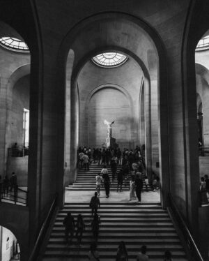 Guillaume St-Amand Instagram - Le Louvre, les gens, moi et mon iPhone.

#shotoniphone #louvremuseum #paris #explorefrance #france #streetphotography #apple