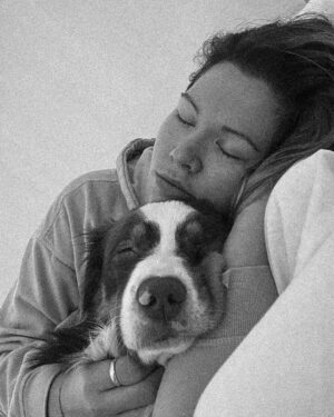 Guillaume St-Amand Instagram - Tu es ma meilleure amie, une partenaire d’affaire, une dog mom exceptionnel, ma confidente… Tu es patiente, attentionnée, drôle et remplie d’amour. Tu es la best des bests et la plus belle à mes yeux. Bonne fête my beautiful soulmate @cam_ds ❤️ 🎁 🎉 EXTRA AT THE END 😂