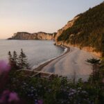 Guillaume St-Amand Instagram – Aujourd’hui est la journée mondiale de la photographie alors voici ma petite storytime. Y’a 7 ans, j’ai tout lâché pour partir à la quête de mon identité en partant en Asie avec mon sac à dos et une petite caméra Sony RX100 III. J’avais aucune attente sauf celle d’apprendre à faire de la photo, pour le fun. Jamais je n’aurais pensé que 7 ans plus tard, ce serait devenu une passion mais aussi mon métier. Ça m’a apporté aux 4 coins du monde, m’a permis de travailler avec des brands que j’adore et de rencontrer des gens inspirants. En fouillant dans mes photos des dernières années, je vois mon évolution, parce que faire de la photo c’est – selon moi – plutôt spirituel,  puisque ça reflète la vision qu’on a de la vie.