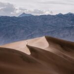 Guillaume St-Amand Instagram – Aujourd’hui est la journée mondiale de la photographie alors voici ma petite storytime. Y’a 7 ans, j’ai tout lâché pour partir à la quête de mon identité en partant en Asie avec mon sac à dos et une petite caméra Sony RX100 III. J’avais aucune attente sauf celle d’apprendre à faire de la photo, pour le fun. Jamais je n’aurais pensé que 7 ans plus tard, ce serait devenu une passion mais aussi mon métier. Ça m’a apporté aux 4 coins du monde, m’a permis de travailler avec des brands que j’adore et de rencontrer des gens inspirants. En fouillant dans mes photos des dernières années, je vois mon évolution, parce que faire de la photo c’est – selon moi – plutôt spirituel,  puisque ça reflète la vision qu’on a de la vie.