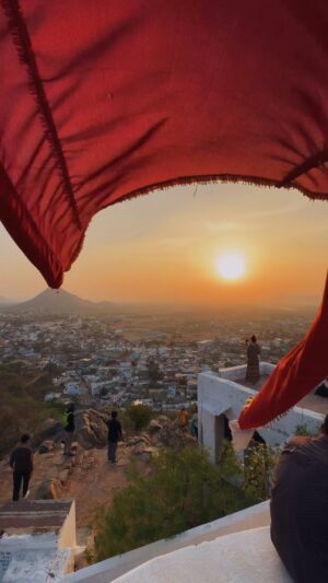 Guillaume St-Amand Instagram - Embracing the Randomness of life. 📍Pushkar, India 

#rajasthantourism #india #pushkar