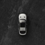 Guillaume St-Amand Instagram - 30 ans de ma vie à être sur le pilote automatique. C’est facile de vouloir rester dans sa zone de confort et d’avoir l’impression d’être sur le neutre. C’est là que j’ai réalisé que je devais prendre contrôle de ma vie, être le pilote de MON histoire. Conduire une voiture me permet d’avoir cette liberté, de voir du nouveau, de connecter avec la nature. J’ai testé récemment la Kia Stinger Tribute 2023 @kiacanada et j’ai compris l’importance de la balance entre la zone de confort et celle pousser ses limites. Les multiples technologies de la Stinger font en sorte que l’expérience est magique : un design luxueux et performant, une interface multimédia, un toit ouvrant, un chargeur de téléphone sans-fil et plus encore. #KiaAmbassador #KiaStingerTribute #pub — 🎥 @kevin_gagne_