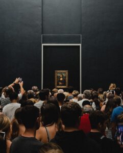 Guillaume St-Amand Instagram - Le Louvre, les gens, moi et mon iPhone. #shotoniphone #louvremuseum #paris #explorefrance #france #streetphotography #apple