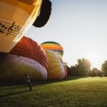Guillaume St-Amand Instagram – Aujourd’hui est la journée mondiale de la photographie alors voici ma petite storytime. Y’a 7 ans, j’ai tout lâché pour partir à la quête de mon identité en partant en Asie avec mon sac à dos et une petite caméra Sony RX100 III. J’avais aucune attente sauf celle d’apprendre à faire de la photo, pour le fun. Jamais je n’aurais pensé que 7 ans plus tard, ce serait devenu une passion mais aussi mon métier. Ça m’a apporté aux 4 coins du monde, m’a permis de travailler avec des brands que j’adore et de rencontrer des gens inspirants. En fouillant dans mes photos des dernières années, je vois mon évolution, parce que faire de la photo c’est – selon moi – plutôt spirituel,  puisque ça reflète la vision qu’on a de la vie.