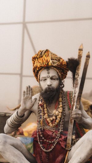 Guillaume St-Amand Instagram - Varanasi, the city of Peace and Chaos. Definitely to add to your India bucket list 🇮🇳

#Varanasi #Banaras #ReelsIndia #Explore #Travel #GangaAarti #Kashi #Explorepage #GangaAarti #Travelling