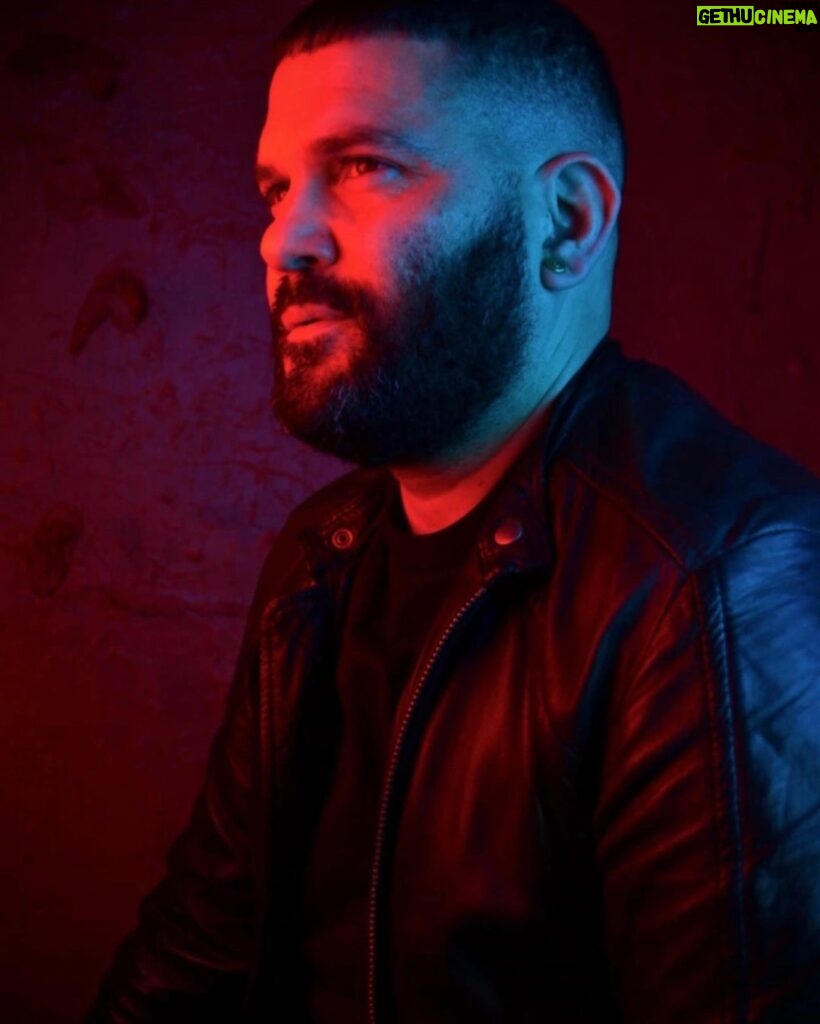 Guillermo Díaz Instagram - SO proud of my buddy @krysfoxphotography check him out on @exposureonhulu (cast by my homie @lisacasting) & see how uniquely dope he is & why i so dig collaborating with him..🤍🐜 #fotografia #exposureonhulu #photographer