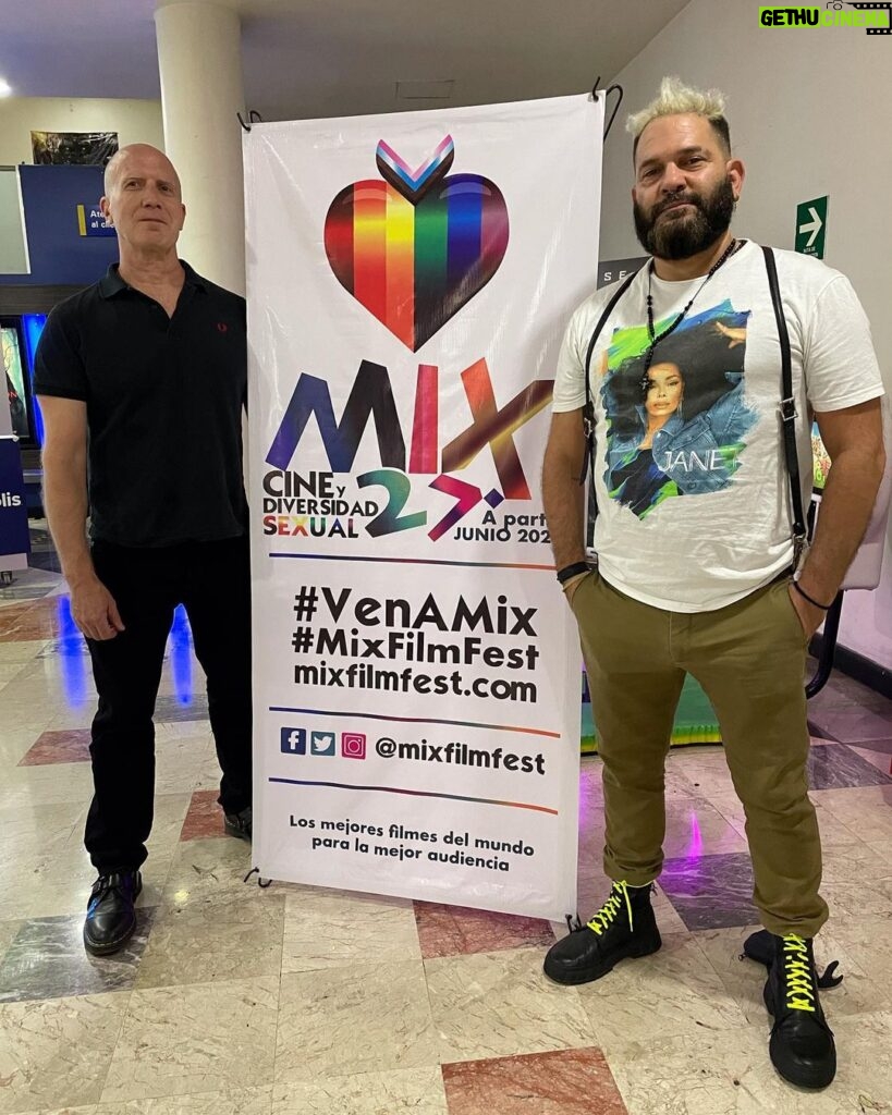 Guillermo Díaz Instagram - Gracias, CDMX! fue un placer estrenar nuestra película @youcantstayherefilm en @mixfilmfest 🎞🎥🇲🇽 #VanessaAspillaga #YouCantStayHere #QueerHorror