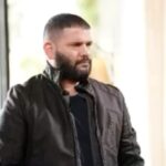 Guillermo Díaz Instagram - 𝑳𝒊𝒔𝒕𝒆𝒏 𝒕𝒐 𝒂 𝑵𝑬𝑾 𝒆𝒑𝒊𝒔𝒐𝒅𝒆,𝑻𝑶𝑫𝑨𝒀! 𝑾𝒊𝒕𝒉 𝒐𝒏𝒆 𝒐𝒇 𝒎𝒚 𝒇𝒂𝒗𝒐𝒓𝒊𝒕𝒆 𝒈𝒐𝒐𝒇𝒃𝒂𝒍𝒍𝒔 𝒐𝒏 𝒕𝒉𝒆 𝒑𝒍𝒂𝒏𝒆𝒕! 🌎 @shappyshaps 🥨 *LINK in my BIO. #Scandal #UnpackingTheToolbox