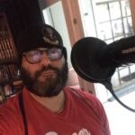 Guillermo Díaz Instagram - ꜱᴜᴘ! ʟᴀᴅɪᴇꜱ & ɢᴇɴᴛʟᴇᴍᴇɴ?! ɴᴇᴡ ꜱᴄᴀɴᴅᴀʟ ʀᴇ-ᴡᴀᴛᴄʜ @iheartpodcast ᴇᴘɪꜱᴏᴅᴇ ɪꜱ ʜᴇʀᴇ! w/super special guest: @joshmalinasjoshmalina -ʟɪɴᴋ ɪɴ ᴍʏ ʙɪᴏ…#UnpackingTheToolbox 🎙🧰