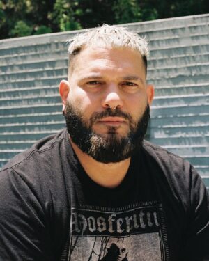 Guillermo Díaz Instagram - 𝘳𝘦𝘮𝘦𝘮𝘣𝘦𝘳 𝘸𝘩𝘦𝘯 𝘸𝘦 𝘶𝘴𝘦𝘥 𝘵𝘰 𝘴𝘢𝘺, “𝘦𝘢𝘵 𝘮𝘺 𝘴𝘩𝘰𝘳𝘵𝘴!”?…𝘈𝘭𝘴𝘰! 𝘕𝘌𝘞 𝘚𝘤𝘢𝘯𝘥𝘢𝘭 𝘳𝘦-𝘸𝘢𝘵𝘤𝘩 𝘗𝘖𝘋𝘊𝘈𝘚𝘛 𝘌𝘗𝘐𝘚𝘖𝘋𝘌 𝘪𝘴 𝘶𝘱 𝘕𝘖𝘞! *special guest! 𝘤𝘭𝘪𝘤𝘬 𝘥𝘢 𝘓𝘐𝘕𝘒 𝘪𝘯 𝘮𝘺 𝘉𝘐𝘖…𝘱𝘩𝘰𝘵𝘰𝘴 𝘣𝘺: @cmyers1105 #SamPage #UnpackingTheToolbox 🎙🧰