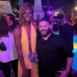 Guillermo Díaz Instagram – 𝘮á𝘴 𝘥𝘦 𝘭𝘢 𝘯𝘰𝘤𝘩𝘦 𝘥𝘦 𝘦𝘴𝘵𝘳𝘦𝘯𝘰…𝘤𝘰𝘯 𝘭𝘢 𝘮𝘢𝘳𝘢𝘷𝘪𝘭𝘭𝘰𝘴𝘢 @the_symone @brosthemovie #PeliculadeAmor #BrosMovie #AmandaBearse
