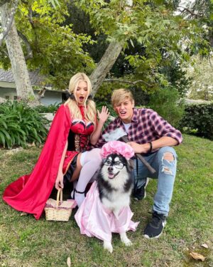 Gus De St. Jeor Instagram - Halloween pt. 2 🐺 Just incase if you didn’t see Koda steal the show already 😉👻