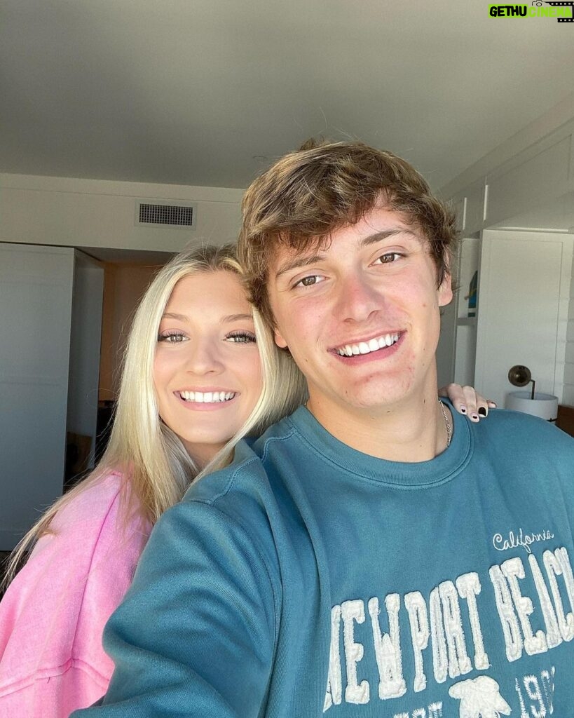 Gus De St. Jeor Instagram - my girl turned 19 this weekend 🥳 ain’t she cute?? Love u to pieces baby 🥰 Newport Beach, California