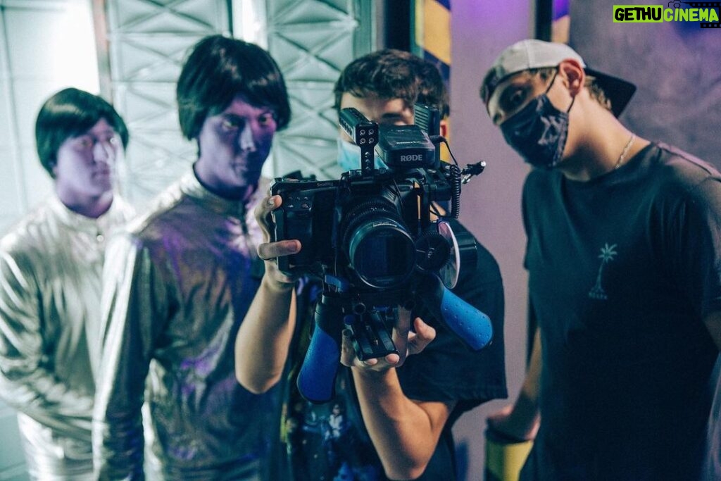 Gus De St. Jeor Instagram - Honored to be apart of this project with such amazing people👽👾🧬🛸 got to be behind the camera as well as of infront of it🙌🏻🎥 only a few days left to donate to get early access to the film as soon as the final cut it done 🔥 be the first to see the project! Go check out the indegogo page https://igg.me/at/aliens-on-halloween/x/23915297#/ Pics by @jessicaspohr #AliensOnHalloween @rikerlynch