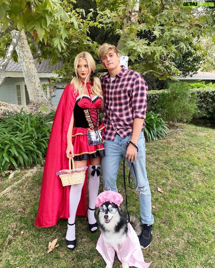 Gus De St. Jeor Instagram - Halloween pt. 2 🐺 Just incase if you didn’t see Koda steal the show already 😉👻