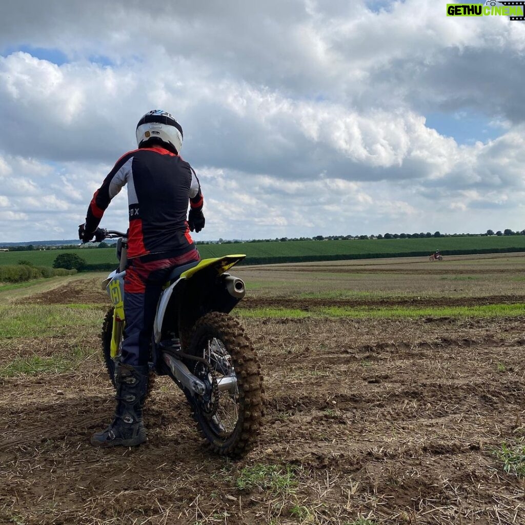 Guy Martin Instagram - What happens when you get a day off, stubble* field, a bunch of farm lads, and a big pot of tea! Carnage!!!! #guymartin #guymartinofficial #husqvarna #stubbleracing Please note no farmboys were hurt in the making of this video 🙃 just some pride!