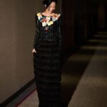 Gwei Lun-mei Instagram - 金馬60 從我17歲拍攝第一部電影直到今日，能參與金馬60歲生日，即榮幸也感到幸福。 謝謝金馬獎，謝謝聞天祥老師和所有金馬獎工作同仁。 謝謝你們，總讓我感覺，回家。 謝謝香奈兒，謝謝我的經紀和妝髮造型團隊，謝謝你們讓我安心自在。 Stylist: Fang, Chi-Lun Hair Stylist : @johnnyho67 Makeup Artist: @yml.makeup Dress: Chanel Fall-Winter 2023/24 Haute Couture Jewelry: Chanel High Jewelry Tailor: 佳珍姐 Photographer : @river.ts @chanelofficial #CHANELHAUTECOUTURE #CHANELHIGHJEWELRY #CHANELMAKEUP