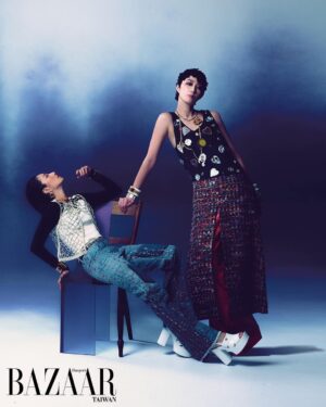 Gwei Lun-mei Instagram - @harpersbazaar_tw #BAZAAR封面人物
有點難想像，當年《藍色大門》青澀的孟克柔如今在演藝圈竟然是姐姐了；而坦然面對觀眾的討論與評判，更是入行20年的 #桂綸鎂 能夠成熟處理的！

那麼在去年引起諸多討論的《台北女子圖鑑》呢？小鎂說：「我很清楚知道當時為什麼會接這案子，也經歷了集體創作下的掙扎。回望起來，當時盡力了，現在心裡踏實就好了。」畢竟在充滿未知的戲劇世界裡，只有不斷往前走才終究能遇到一些什麼。

talent_GWEI LUN MEI @lunmei
fashion_CHANEL @chanelofficial
beauty_CHANEL BEAUTY @chanel.beauty

photographer_TROY WANG @troy_wa_ng
art director & stylist _JOEY LIN @chihchianglin
styling assistant_AO XIE @ao__xie
producer_ANGELINE HSIAO @eltrutssim
text_CHRISTINE LEE @birdism1217
makeup_YAO CHUN MEI
hair_JOHNNY HO at HC @johnnyho67 at @hchairculturetaiwan
hair assistant_SUSU
production manager_NELLY YANG @nelly_yang_
production assistant_G HAN
set director_CHOU KAI-HUA @bigbaby5438
set designer_YZ LUO
property assistant_TING2LI, SAMMI TSAI, YAO JING RU
set dresser_IM LIN, LI TSUNG TING, ZHANG XU YUAN, A WEI
scenic team_TYRO STUDIO @tyro_studio_scenic
scenic artist_LIN YEN-JU, LIN YING-HSIEN, LAI YI-TIAN, CHEN LE-RONG
photographic assistant_ARSLAN YANG, JESPER JIAN, WAN WANG, CHUANG PEI YU
gaffer_WANG CHIEN MING
best boy_CHEN XI GUAN, LU HUNG CHANG, JIANG ZHIXIAN
editorial assistant_EVELYN YANG @yanglingtw
special thanks_LEICA @leica_camera @leica_camera_taiwan

@chanelofficial #CHANELMetiersdArt
#BAZAARCoverstar