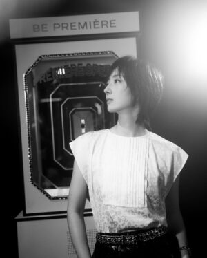 Gwei Lun-mei Instagram - 戴上Première 的你是什麼樣子？

感受到自由，自信，自在，自適的樣子。

Be Première ! Be the First !

#滿滿的左臉😜

@chanelofficial
#CHANELPremiere 
#CHANELWatches 
#CHANELPremiereFunfair #CHANELPremiereFunfairTaipei