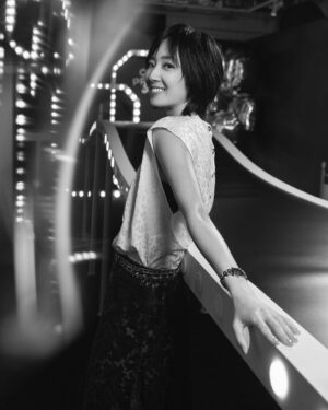Gwei Lun-mei Instagram - 戴上Première 的你是什麼樣子？

感受到自由，自信，自在，自適的樣子。

Be Première ! Be the First !

#滿滿的左臉😜

@chanelofficial
#CHANELPremiere 
#CHANELWatches 
#CHANELPremiereFunfair #CHANELPremiereFunfairTaipei