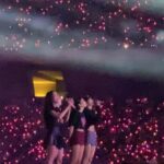 Gwei Lun-mei Instagram – 你們帶來了一整晚的活力與滿滿的可愛🫶🏻🥰💗🎆

謝謝你們！

#被可愛爆擊了💕💕
#專業.努力.熱情
#BlackPink