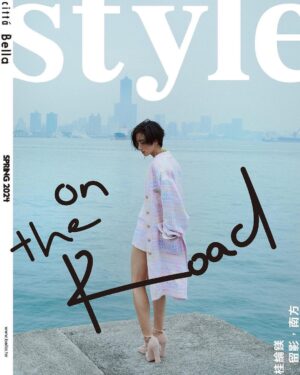 Gwei Lun-mei Instagram - @bellataiwan #BellaStyle
去年六月，我們跟著台北長大的桂綸鎂從西區老巷弄、東區摩登建築一路走上陽明山秘境，從藝術、文化與生活視野，敘述這座大都會的故事，這次我們轉換目的地 – 高雄！

一行十多人一路向南，三天兩夜的緊湊行程中，我們探訪了數個藝術基地，體驗了迷人的港都風情，而我們與桂綸鎂的對話，就在這座新舊文化交融的土地上展開。

-
CREATIVE DIRECTION & STYLING｜Toby Hsu @tobyotron 
PHOTO｜Primol Xue @primolxue 
TEXT｜Billy Wei、Eli Yeh @eli_yeh 
HAIR｜Sydni Liu @sydni_q 
MAKE UP｜Yao Chunmei
PHOTO ASSISTANT｜Zayn Wang、Zeke Lin @zkl__ 
CORDINATION｜Alen Chen @alen6405 
SPECIAL THANKS｜高雄市立美術館、內惟藝術中心、高雄港務局、承億酒店、亞果遊艇會、銀座聚場
FASHION｜CHANEL @chanelofficial 

-
#Bellataiwan #Bella儂儂 #做自己最時尚 #請按追蹤關注儂儂 #桂綸鎂