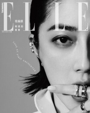 Gwei Lun-mei Instagram - #ELLE封面大人物 從19歲《藍色大門》的孟克柔走到39歲《台北女子圖鑑》的林怡珊，  #桂綸鎂 始終笑得輕淺純粹。無論是當演員的日子或當自己的日子，她總在練習安然擁抱 生命裡的各種相遇，寶愛地凝視著它們在靈魂裡留下的重複或交錯的刻紋。

👉🏻完整專訪請見 @elletaiwan 三月號

#elletaiwan #ellecover 
#CHANELSpringSummer
#CocoCrush
#CHANELFineJewelry
#CHANELMakeUp