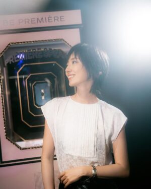 Gwei Lun-mei Instagram - 戴上Première 的你是什麼樣子？

感受到自由，自信，自在，自適的樣子。

Be Première ! Be the First !

#滿滿的左臉😜

@chanelofficial
#CHANELPremiere 
#CHANELWatches 
#CHANELPremiereFunfair #CHANELPremiereFunfairTaipei