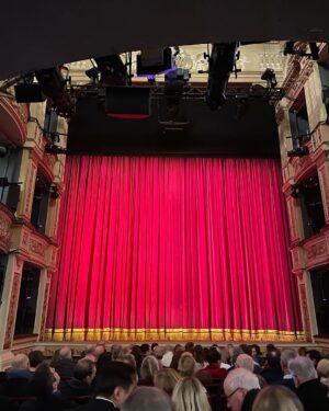 Gwei Lun-mei Instagram - It was so nice to see you @thereallukeevans in London !!!
I enjoyed the play 《Backstairs Billy》so much! What a wonderful experience in Duke of York’s Theater！

Go check the ticket , you can’t miss it !!!