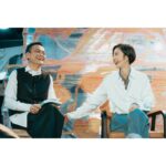 Gwei Lun-mei Instagram - 那一天在簡單生活節，在Cheer（謝青翰）與盧思蒨的演奏下說格林童話給大家聽，與現場的朋友們面對面齊聚一堂，真是難得又愉快。希望與會的朋友們也有一個美好的午後時光。 謝謝張震的邀請。 張震表示當時在拍攝《刺客聶隱娘》時，侯孝賢導演分享他想找演員一起走進校園，朗讀經典文學給孩子們聽，進而能讓孩子們對文學產生興趣。侯導的這番話在張震的心中種下一顆種子，於是他和糯米糰鼓手洪峙立便開啟了這個獨特又龐大的有聲書企劃—《格事話——另一種格林童話》。 兩人從各自的專業出發，透過聲音表情，結合現代音樂，打造出不一樣的格林童話。選出72則故事，邀請24位演員、歌手好友們一起獻聲擔任說書人用各自的方式演繹每則故事，以不同的風格、聲音表情，讓此有聲作品多元且豐富。 #騷耳有聲書