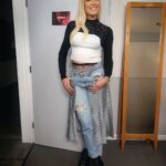 Gwen Stefani Instagram - 🖤🏁🤍 m/u: @ernestocasillas hair: @hair_sulon full look: @hologramcityla Styled by: @robzangardi + @marielhaenn