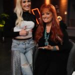 Gwen Stefani Instagram - back with my girl @WynonnaJudd for 2night’s #VoiceKnockouts :)) gx