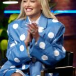 Gwen Stefani Instagram - i luv coaching + sharing advice with #teamgwen 🥰 gx