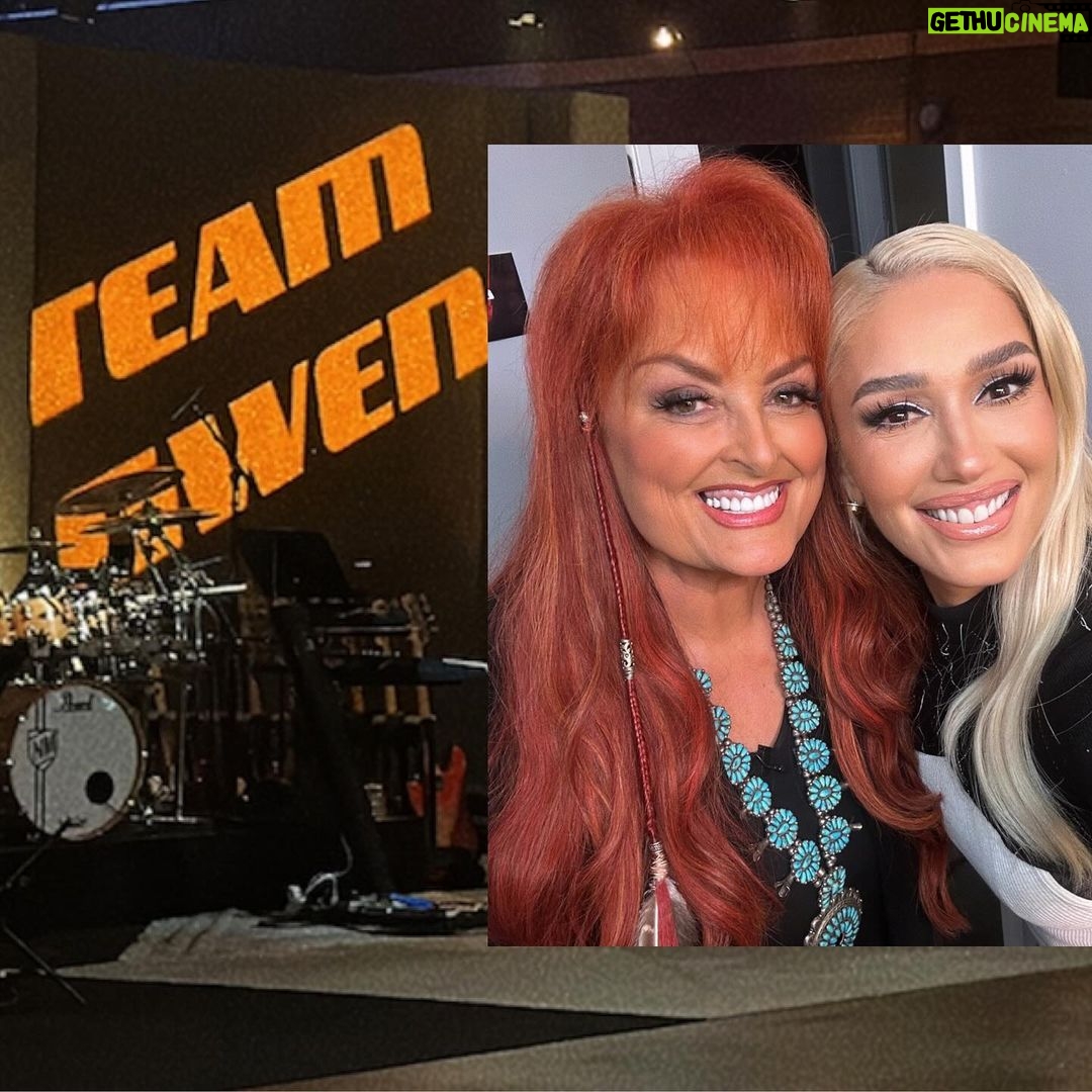 Gwen Stefani Instagram - tune in 2night to see the legend herself @wynonnajudd as our mega mentor !! 🥰🎉 #thevoice #teamgwen