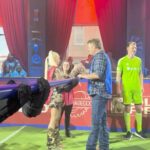 Gwen Stefani Instagram - Both of them want to be the winner, but there can only be one... 🏅 @GwenStefani 💄 vs @BlakeShelton 🤠 is the one you can't miss. Holla back to #Barmageddon, Mondays 11/10c on @USANetwork!