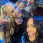 Gwen Stefani Instagram - Both of them want to be the winner, but there can only be one... 🏅 @GwenStefani 💄 vs @BlakeShelton 🤠 is the one you can't miss. Holla back to #Barmageddon, Mondays 11/10c on @USANetwork!