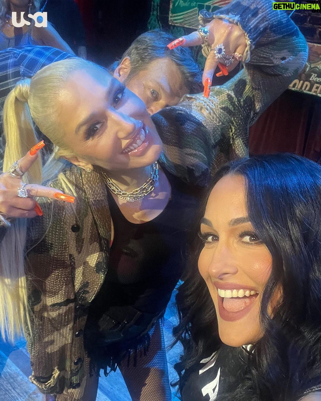 Gwen Stefani Instagram - Both of them want to be the winner, but there can only be one... 🏅 @GwenStefani 💄 vs @BlakeShelton 🤠 is the one you can't miss. Holla back to #Barmageddon, Mondays 11/10c on @USANetwork!
