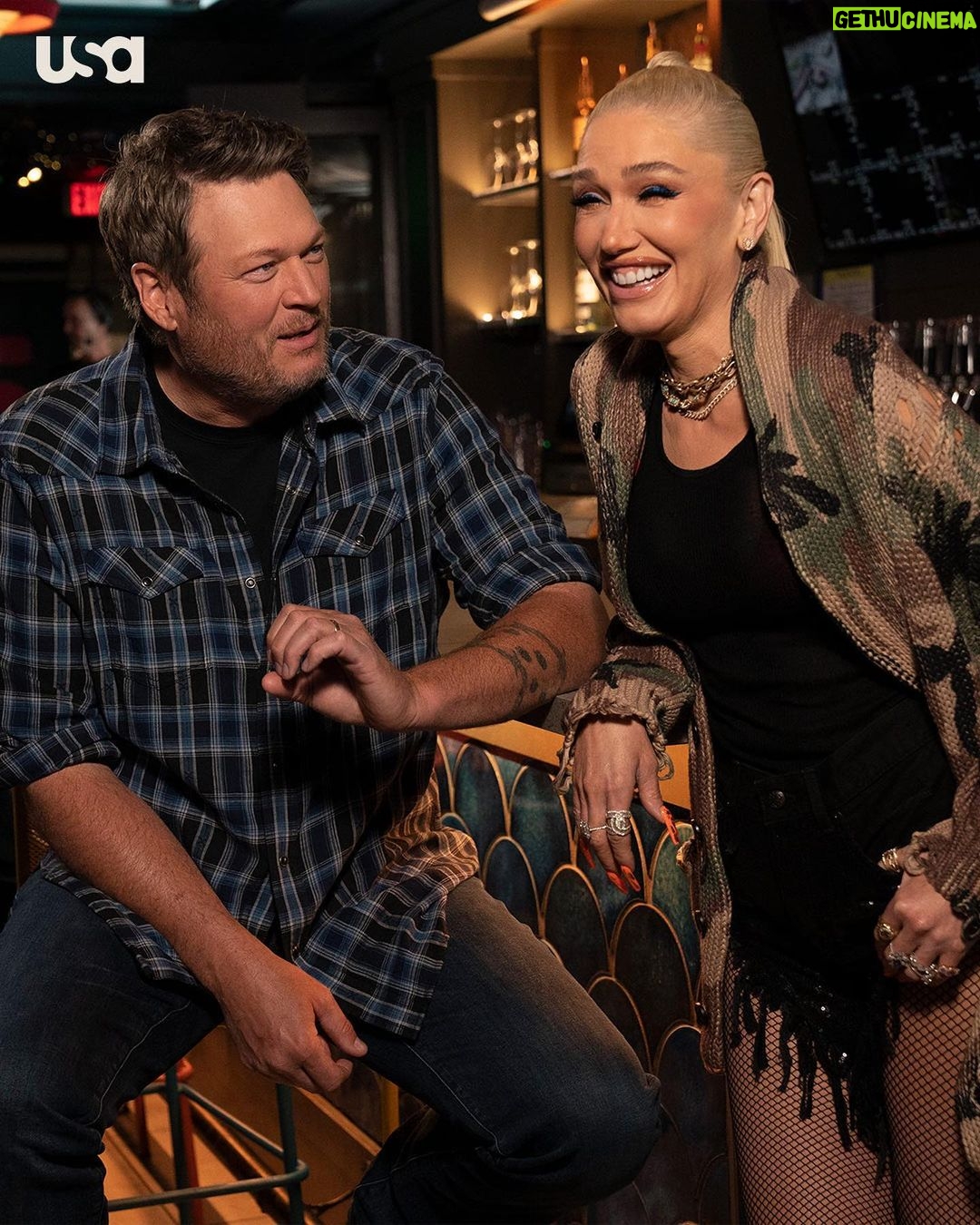 Gwen Stefani Instagram - Both of them want to be the winner, but there can only be one... 🏅 @GwenStefani 💄 vs @BlakeShelton 🤠 is the one you can't miss. Holla back to #Barmageddon, Mondays 11/10c on @USANetwork!